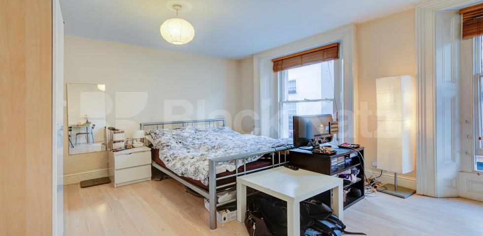 Spacious studio amazing location modern kitchen mins to tube & shops Abingdon Road, High Street Kensington
